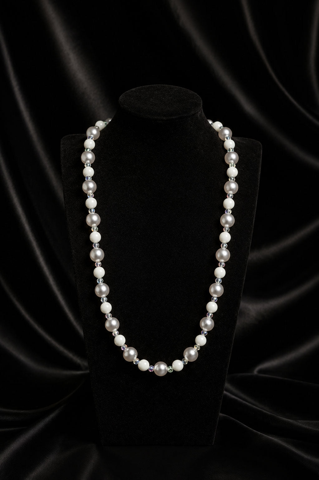 Vintage Pearl Necklace — 90s Luxe Edition