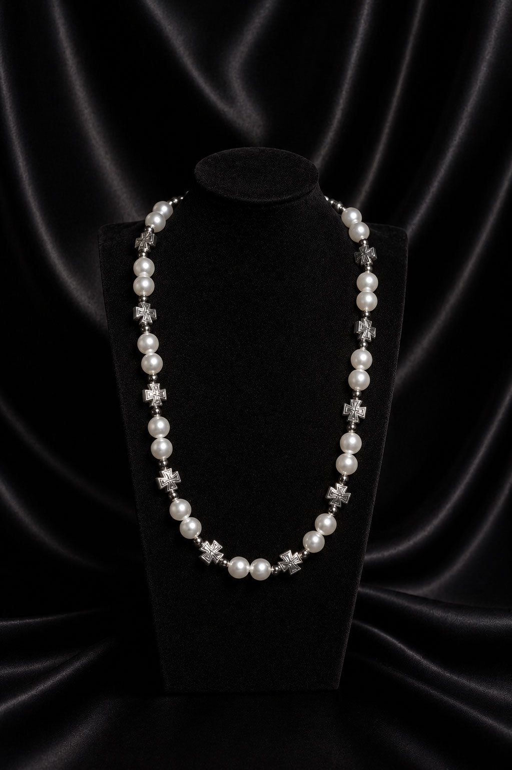 Croix Lumière Pearl Necklace